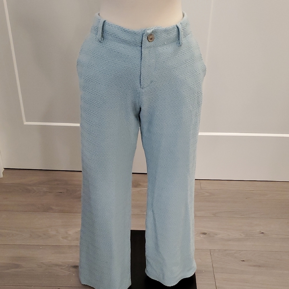 Women’s Light Blue Textured wide leg Pants. Label missing See Measurements 8?